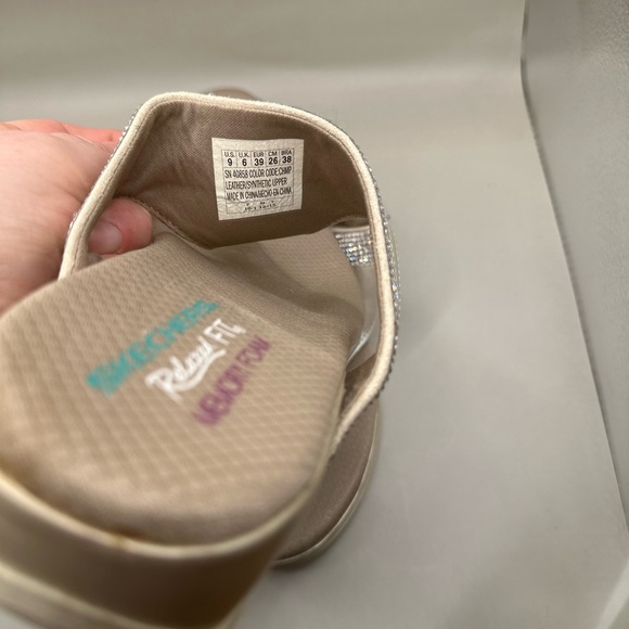 Skechers Women's Palm Springs Windsor Flip Flop. Color: Champagne. Size 9 - Picture 2 of 9